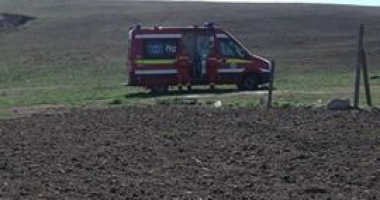 GALERIE FOTO / O mașină a ars în Constanța, după un incendiu izbucnit la furaje - 3