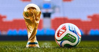 Stire din Sport : Mingea pentru Mondial a fost prezentată. Trionda promite să pună capăt controverselor din arbitraj