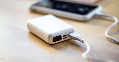 Stire din Actualitate : 7 accesorii care ajută la prelungirea vieții telefonului