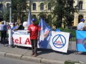 Stire din Economie : "Cartel Alfa" pichetează prefectura