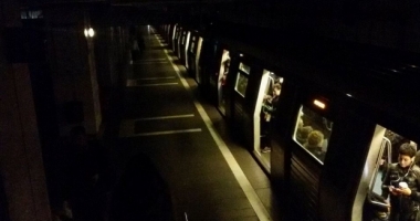 Stire din Eveniment : PANICĂ LA METROU! O stație a rămas fără lumină