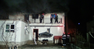 FOTO. INCENDIU PUTERNIC LA O CASĂ DIN LUMINA - 4