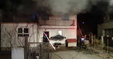 FOTO. INCENDIU PUTERNIC LA O CASĂ DIN LUMINA - 7