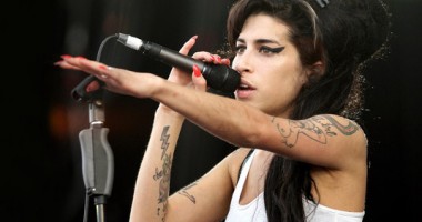 Stire din Monden : Moartea lui Amy Winehouse din cauza abuzului de alcool, confirmată de justiția britanică