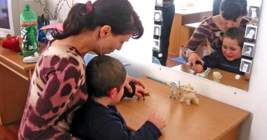 Cine poate aspira la meseria  de asistent maternal