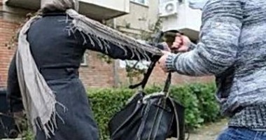 Stire din Eveniment : Adolescentă tâlhărită în plină stradă, în Constanța
