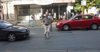 Pietonii, obligați să traverseze numai prin pasajul-catacombă "Tomis"! - 4