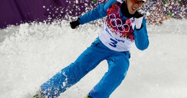 Stire din Sport : Belarusul Anton Kușnir, campion olimpic la schi freestyle - sărituri