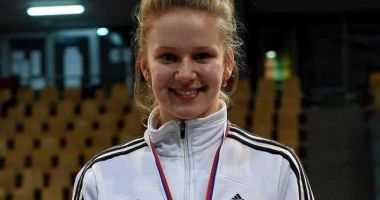 Stire din Sport : Bianca Benea noua campioană a României la spadă