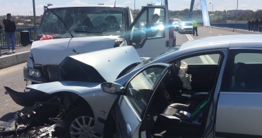 GALERIE FOTO-VIDEO / ACCIDENT RUTIER PE PODUL DE LA MEDGIDIA. SUNT TREI VICTIME! - 4