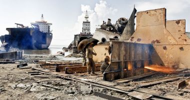 Stire din Economie : 181 de nave, trimise la reciclare