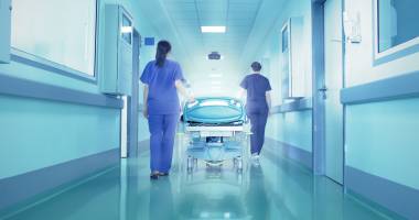 Stire din Eveniment : Dosar penal pentru omor, în cazul tinerei moarte pentru că familia nu a permis transfuzia de sânge