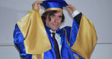 Stire din Cultură-Educație : GALERIE FOTO. Mircea Cărtărescu, Doctor Honoris Causa al Universității "Ovidius"
