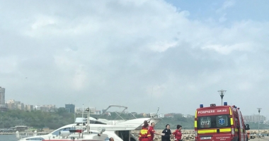 UPDATE / FOTO-VIDEO. SCENE DRAMATICE LA CONSTANȚA. Tânără căzută de pe pasarelă, în mare - 3