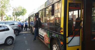 GALERIE FOTO-VIDEO / "MICROBUZELE GROAZEI" FAC DIN NOU VICTIME PRINTRE CONSTĂNȚENI! FEMEIE LOVITĂ LA CAP, DIN CAUZA UNEI FRÂNE BRUȘTE - 3