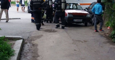 UPDATE / Incendiu într-o locuință din Constanța. O bătrână este blocată în apartament - 6