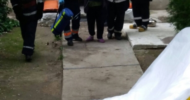 UPDATE / Incendiu într-o locuință din Constanța. O bătrână este blocată în apartament - 5