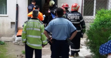 UPDATE / Incendiu într-o locuință din Constanța. O bătrână este blocată în apartament - 4