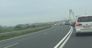 Galerie foto. HAOS ȘI NERVI DIN PLIN! Cozi infernale după închiderea Podului de la Agigea - 2
