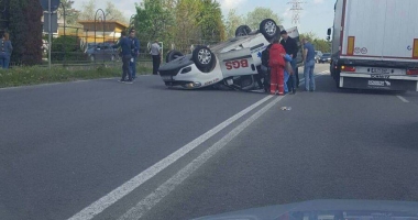 Stire din Eveniment : UPDATE / ACCIDENT GRAV. AMBULANȚĂ RĂSTURNATĂ la ieșire din localitatea Ovidiu