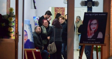 LACRIMI ȘI DURERE / Trupul Andreei Cristea, constănțeanca moartă în atentatul de la Londra, adus la Constanța - Galerie FOTO - 8