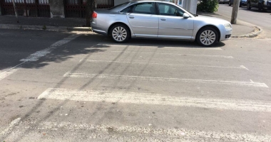 DOMNULE ȘOFER, ȘI PIETONII PE UNDE MAI TREC? AȘA SE PARCHEAZĂ LA CONSTANȚA! - 2