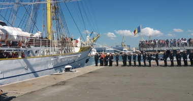 Galerie foto. Misiune importantă pentru nava școală 
