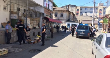 Galerie foto / Piața Griviței, plină de jandarmi. S-a lăsat cu amenzi și evacuări! - 3