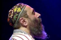 Stire din Cultură-Educație : Harry Tavitian cântă la vernisajul expoziției Klarei Tamaș