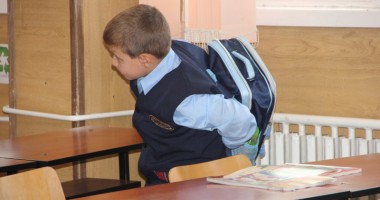 Stire din Cetățenești : Când sunt predispuși copiii la scolioză