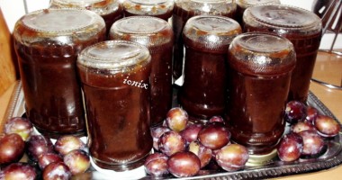 Dulceață de prune și grapefruit