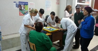 Testări GRATUITE ale glicemiei și tensiunii arteriale, în Policlinica 1 - Galerie FOTO - 2