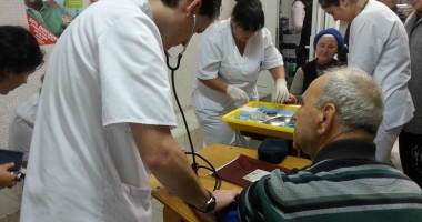 Testări GRATUITE ale glicemiei și tensiunii arteriale, în Policlinica 1 - Galerie FOTO - 3