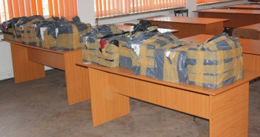 CONSTANȚA / Bărbatul prins fără permis și cu țigări de contrabandă este recidivist (GALERIE FOTO) - 4