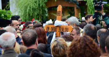LACRIMI ȘI DURERE INFINITĂ / Fostul primar al orașului Eforie, ION OVIDIU BRĂILOIU, CONDUS PE ULTIMUL DRUM - Galerie foto - 7