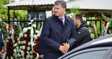 GALERIE FOTO. Puhoi de lume la slujba de înmormântare a fostului primar Ion Ovidiu Brăiloiu - 8