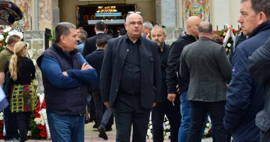 GALERIE FOTO. Puhoi de lume la slujba de înmormântare a fostului primar Ion Ovidiu Brăiloiu - 11