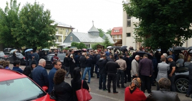 GALERIE FOTO. Puhoi de lume la slujba de înmormântare a fostului primar Ion Ovidiu Brăiloiu - 16