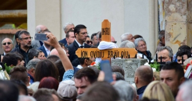 LACRIMI ȘI DURERE INFINITĂ / Fostul primar al orașului Eforie, ION OVIDIU BRĂILOIU, CONDUS PE ULTIMUL DRUM - Galerie foto - 9
