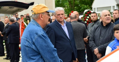 GALERIE FOTO. Puhoi de lume la slujba de înmormântare a fostului primar Ion Ovidiu Brăiloiu - 12