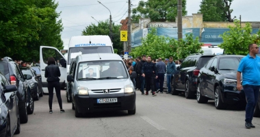 LACRIMI ȘI DURERE INFINITĂ / Fostul primar al orașului Eforie, ION OVIDIU BRĂILOIU, CONDUS PE ULTIMUL DRUM - Galerie foto - 5