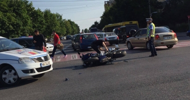 Stire din Eveniment : Galerie foto. ACCIDENT RUTIER, ÎN ZONA FAR. UN MOTOCICLIST A FOST IMPLICAT