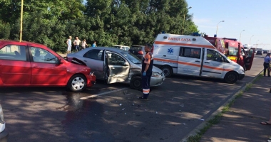 Stire din Eveniment : VIDEO. GRAV ACCIDENT RUTIER, LA CONSTANȚA. CINCI MAȘINI IMPLICATE