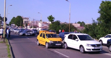 VIDEO. GRAV ACCIDENT RUTIER, LA CONSTANȚA. CINCI MAȘINI IMPLICATE - 3