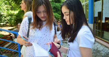Stire din Cultură-Educație : AVEM SUBIECTELE la Matematică de la EVALUAREA NAȚIONALĂ 2017 / BUCURIE IMENSĂ! Iată ce le-a "picat" elevilor de a 8-a