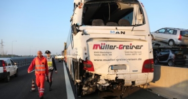 Accident grav pe autostradă: Zeci de răniți! 16 au nevoie de spitalizare - 2