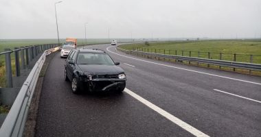 Stire din Eveniment : ACCIDENT PE AUTOSTRADA SOARELUI! Benzile de urgență au fost BLOCATE pentru o oră!
