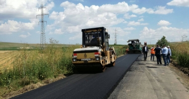 Galerie foto. LUCRĂRILE DE ASFALTARE din județ, VERIFICATE DE ȘEFUL CJC - 5