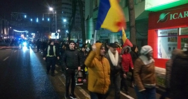 Galerie foto / PROTESTE ȘI LA CONSTANȚA: "PSD, CIUMA ROȘIE!" - 12