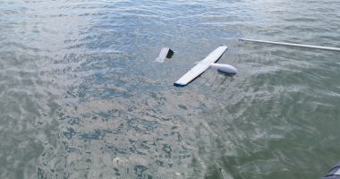 GALERIE FOTO. DRONĂ MILITARĂ SUSPECTĂ, recuperată din largul Mării Negre! - 4
